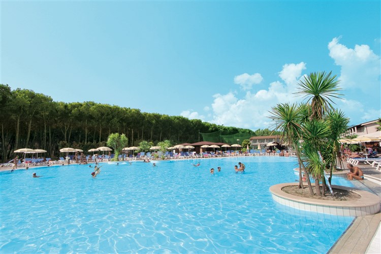 bazen hotela Nicotera Beach v Nicotera Marina v talianskej Kalabrii | Nicotera Beach